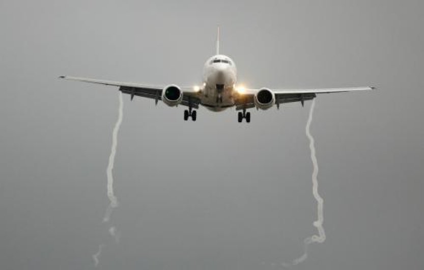 Boeing 737-800 přistál na letišti v Oregonu bez části vnějšího pláště