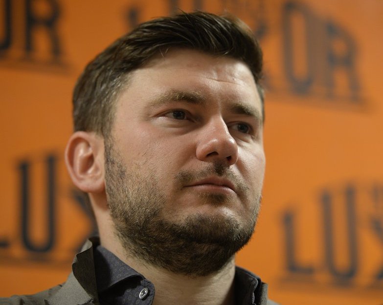 Dmitrij Gluchovskij byl v nepřítomnosti odsouzen k osmi letům vězení