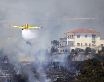 Kypr je kvůli lesním požárům v pohotovosti, na Sardinii se situace zlepšila