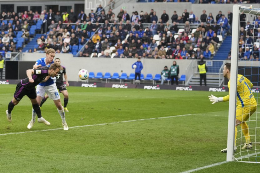 Kane 31. gólem v sezoně pomohl Bayernu k výhře 5:2 a překonal Seelerův rekord