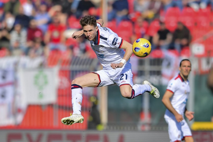 Fotbalisté Cagliari podlehli v lize Monze, Jankto odehrál první poločas