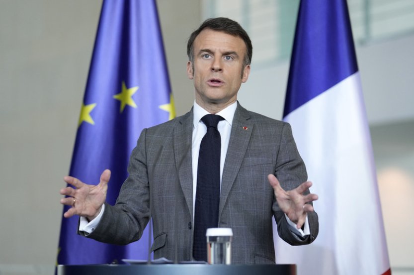 Francie možná bude muset vést pozemní operace na Ukrajině, uvedl Macron