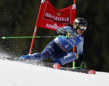 Obří slalom v Saalbachu vede Brignoneová, Gutová míří za glóby