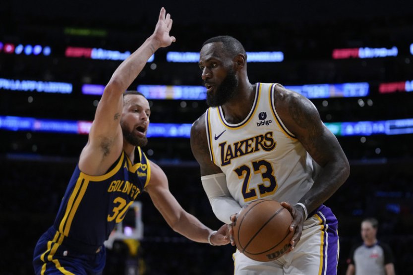 Basketbalisté Lakers podlehli Warriors, 40 bodů Jamese jim nestačilo
