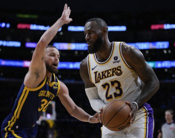 Basketbalisté Lakers podlehli Warriors, 40 bodů Jamese jim nestačilo