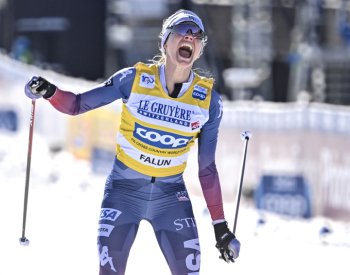 Digginsová vyhrála poslední závod sezony a ovládla podruhé SP běžkyň na lyžích