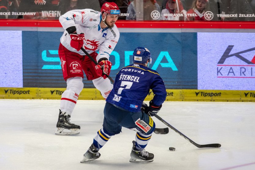 Třinec začal obhajobu titulu výhrou 2:0, rozhodl sváteční střelec Nedomlel