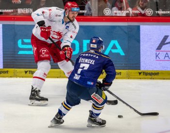 Třinec začal obhajobu titulu výhrou 2:0, rozhodl sváteční střelec Nedomlel