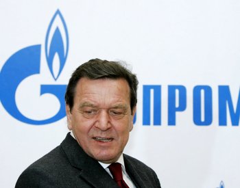 Bývalý německých kancléř Schröder ocenil Scholzův postoj ke střelám Taurus