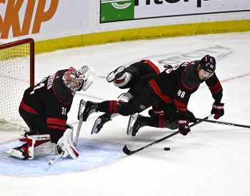 Nečas v NHL asistoval u vysoké výhry, brankář Mrázek vychytal San Jose