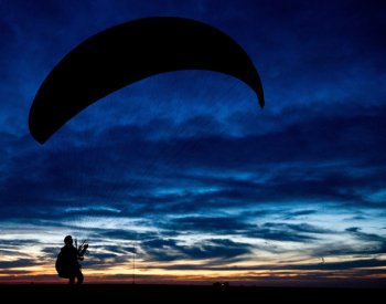 V Maroku po nehodě při paraglidingu zemřel český turista, utopil se