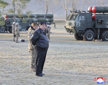 Kim Čong-un dohlížel na cvičení dělostřeleckých jednotek