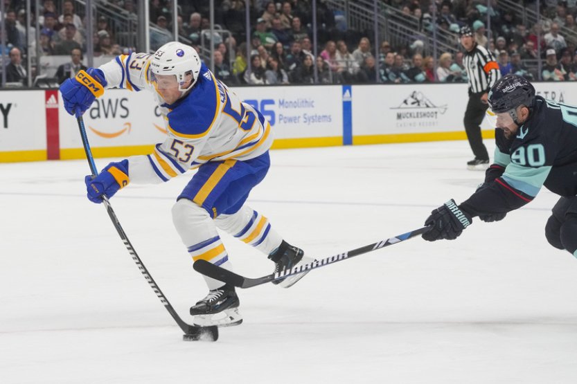 Skinner zařídil hattrickem výhru Buffala a udržel Sabres v boji o play off NHL