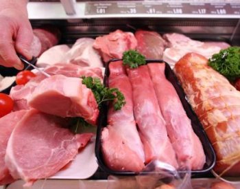 Češi spotřebují podobně potravin jako v roce 1950, jí ale víc masa a míň brambor