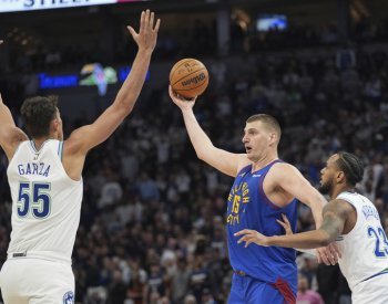 Basketbalisté Denveru v šlágru NBA porazili oslabenou Minnesotu