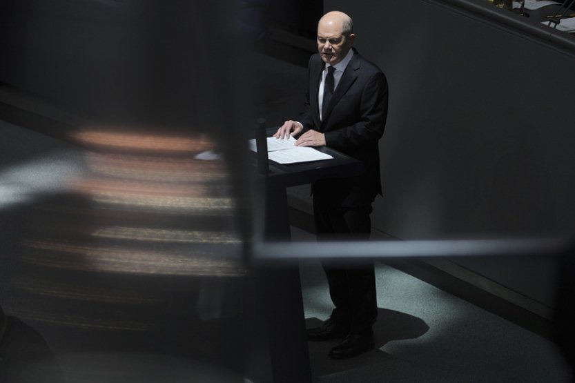 Česko podle Scholze ukázalo, že zbraně pro Ukrajinu je nutné hledat mimo Evropu