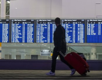 Češi mění pražské letiště za Vídeň nebo Mnichov, říkají někteří prodejci letenek