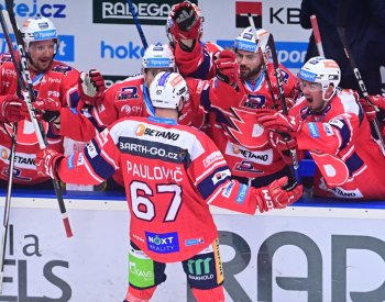 Hokejisté Pardubic vyhráli v Hradci 1:0 a mají ve čtvrtfinále mečbol