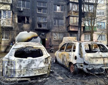Kyjev čelil mohutnému ruskému raketovému útoku. Zraněných je nejméně 13