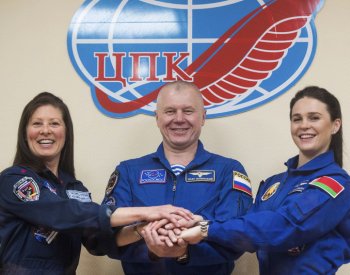 Z kazachstánského Bajkonuru se k ISS vydá Američanka, Běloruska a Rus