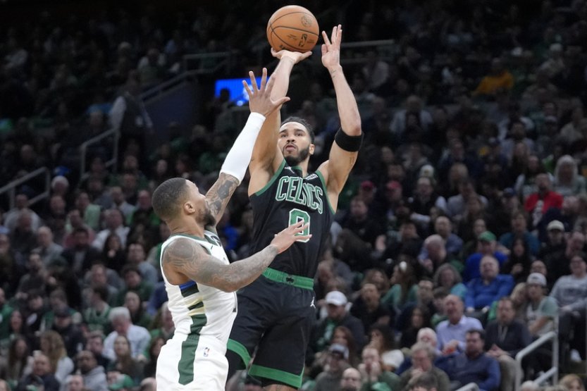 Boston v duelu nejlepších týmů Východní konference NBA zdolal Milwaukee