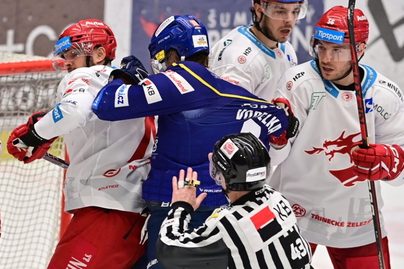 Hokejisté Třince mohou dnes v Českých Budějovicích ukončit čtvrtfinále