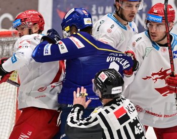 Hokejisté Třince mohou dnes v Českých Budějovicích ukončit čtvrtfinále