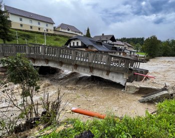 Situace v zaplaveném Slovinsku se uklidňuje, tisíce lidí jsou ale bez pitné vody