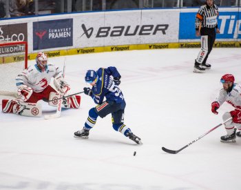 První mečbol Jihočeši odvrátili, porazili Třinec a snížili v sérii na 1:3