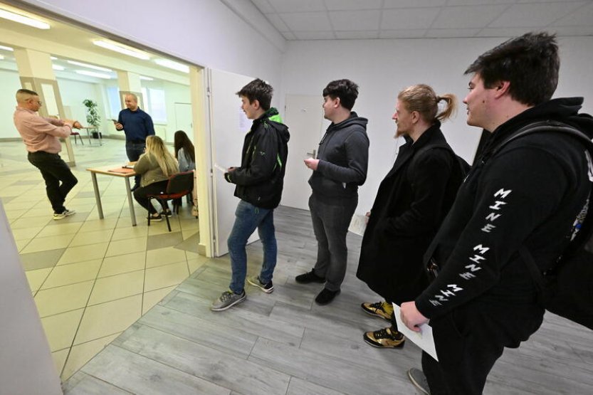 Oslovení Slováci mají volbu prezidenta za důležitou, přijeli hlasovat i z Česka