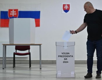 Slovensko volí nového prezidenta, o funkci se uchází devět kandidátů