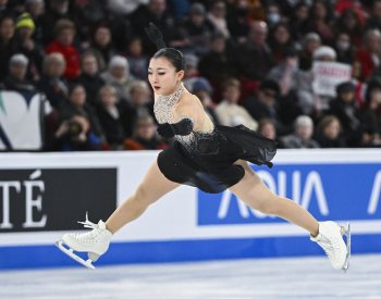 Japonka Sakamotová je potřetí za sebou mistryní světa v krasobruslení
