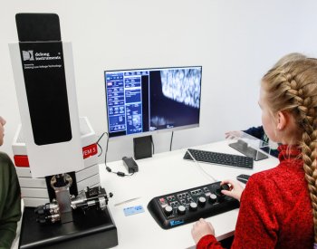 Česko na evropské úrovni dominuje ve výrobě a vývozu elektronových mikroskopů