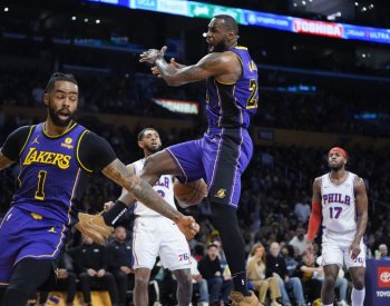 Lakers v NBA zdolali Philadelphii, Russell překonal klubový rekord v trojkách