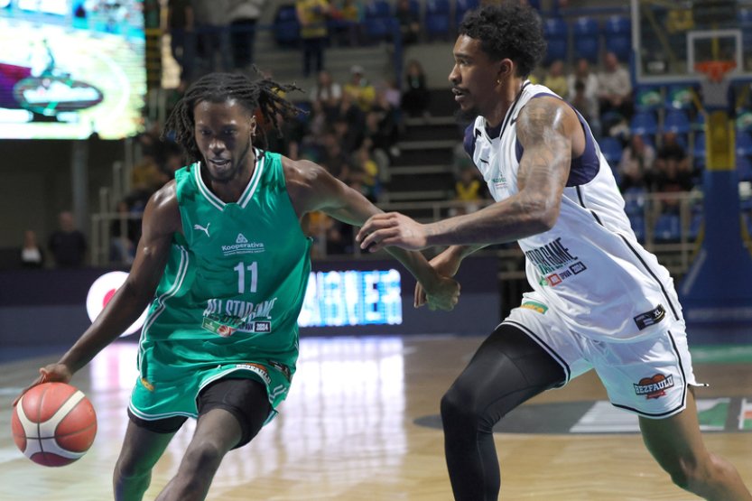 Utkání hvězd vyhráli basketbalisté Západu, v Opavě padaly i pětibodové koše