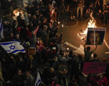 V Izraeli tisíce lidí demonstrovaly za propuštění rukojmích, která drží Hamás