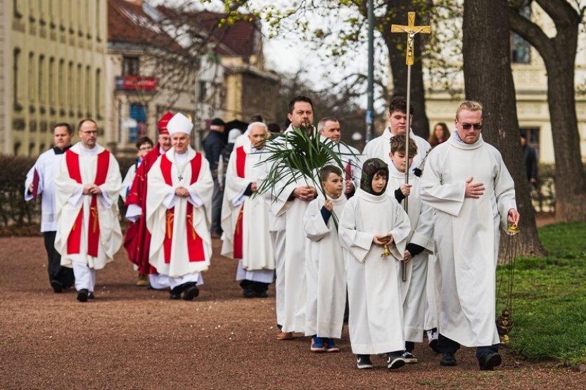 Květnou nedělí dnes začíná pašijový týden, připomíná se konec života Krista