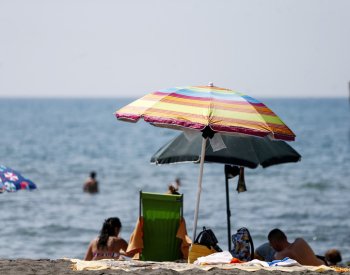 Prodejci: Část klientů o Velikonocích vymění české hory za zájezd v teple