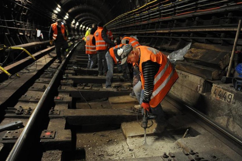 Oprava pražců zastaví o Velikonocích provoz v části pražského metra C