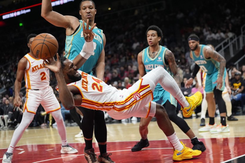 Krejčí pomohl Atlantě opět devíti body, uspěli i basketbalisté Denveru a Bostonu