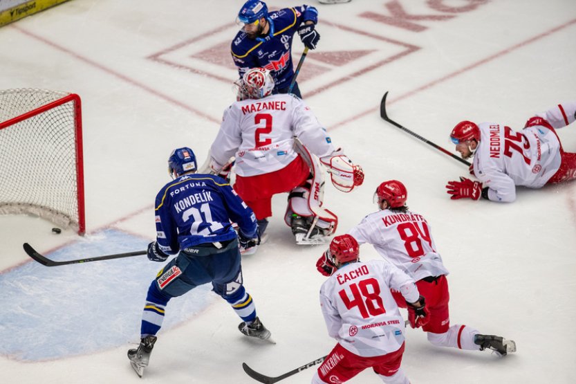 Hokejisté Českých Budějovic vyhráli v Třinci a odvrátili druhý mečbol