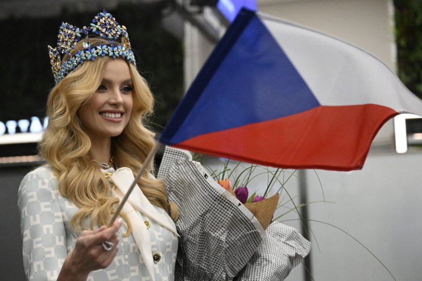Česká vítězka letošní Miss World Krystyna Pyszková dnes přiletěla do Prahy