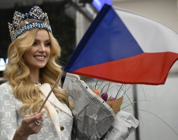 Česká vítězka letošní Miss World Krystyna Pyszková dnes přiletěla do Prahy