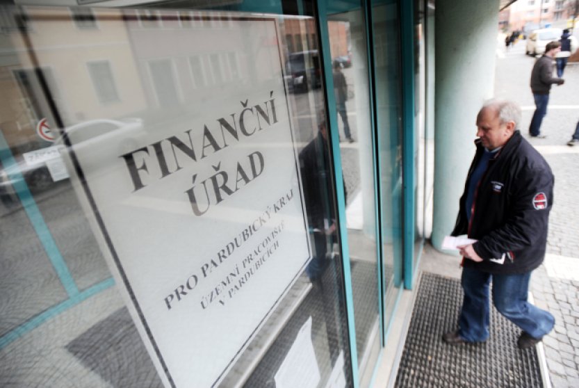 Zbývá poslední týden pro podání daňového přiznání v papírové formě