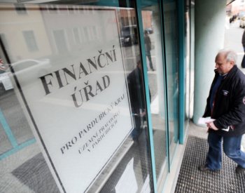 Zbývá poslední týden pro podání daňového přiznání v papírové formě