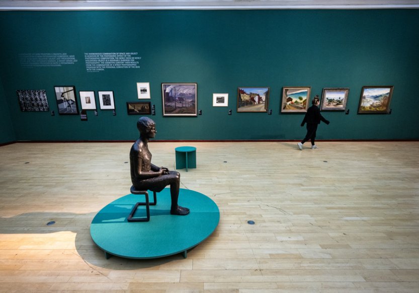 Nová výstava v Praze ukazuje v 313 dílech, jak se mezi válkami žilo v ČSR