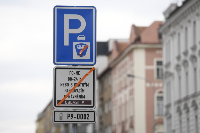 Pražská koalice se zatím neshodla na výši parkovného v zónách
