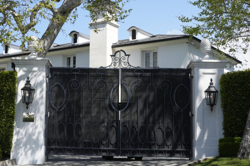 V domech amerického rappera Diddyho v L.A. a Miami byly provedeny razie