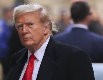 Exprezident Trump začal prodávat patriotické bible za 59,99 dolaru