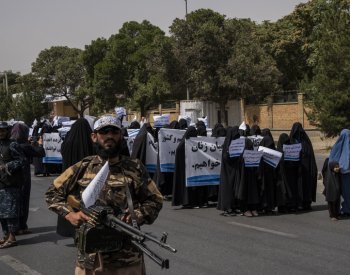 Vůdce Tálibánu řekl, že ženy v Afghánistánu budou za cizoložství kamenovány